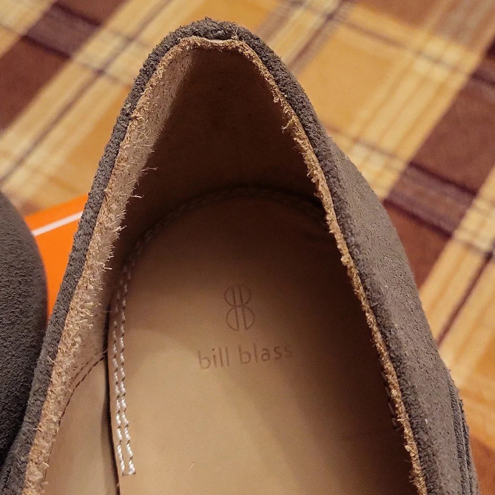 🆕️ Bill Blass Audrey Flats, suede, mushroom color